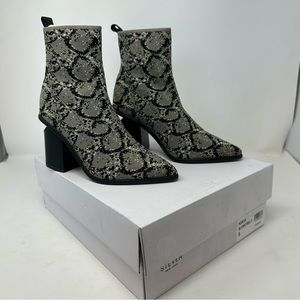 Steve Madden Nikia 5 Heeled Sock boot